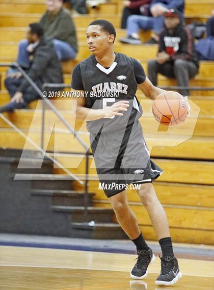 Thumbnail 2 in Juarez vs. Jones (IHSA Chicago Regional Quarterfinal) photogallery.
