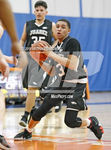 Thumbnail 2 in Juarez vs. Jones (IHSA Chicago Regional Quarterfinal) photogallery.