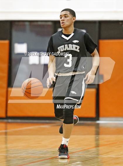 Thumbnail 3 in Juarez vs. Jones (IHSA Chicago Regional Quarterfinal) photogallery.