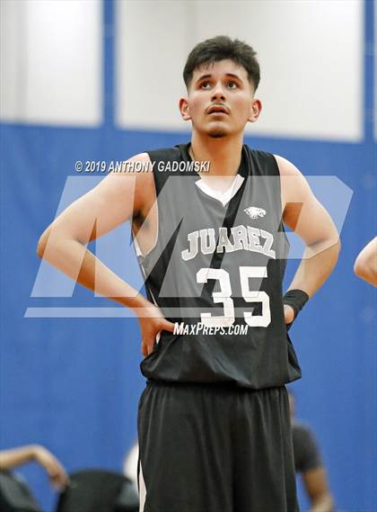 Thumbnail 1 in Juarez vs. Jones (IHSA Chicago Regional Quarterfinal) photogallery.