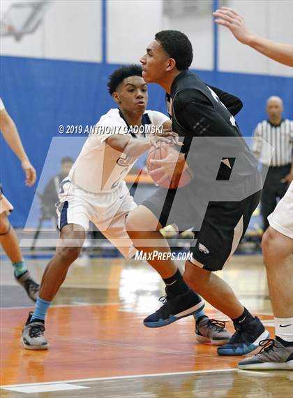 Thumbnail 1 in Juarez vs. Jones (IHSA Chicago Regional Quarterfinal) photogallery.