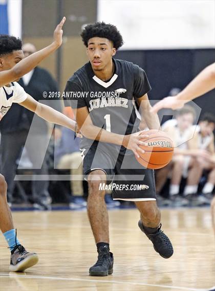 Thumbnail 1 in Juarez vs. Jones (IHSA Chicago Regional Quarterfinal) photogallery.