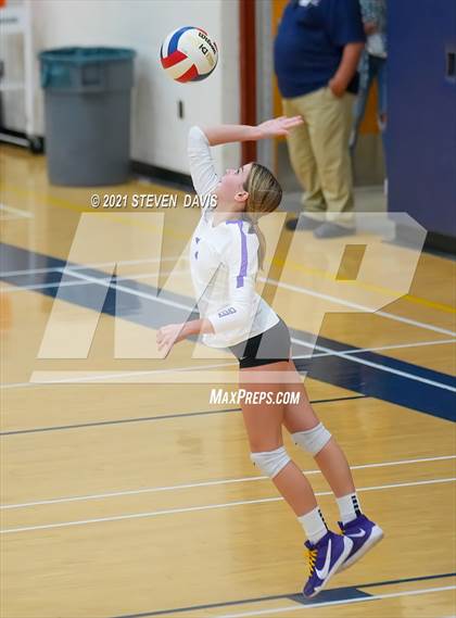 Thumbnail 2 in Perry vs Queen Creek (AIA 6A Round 1) photogallery.
