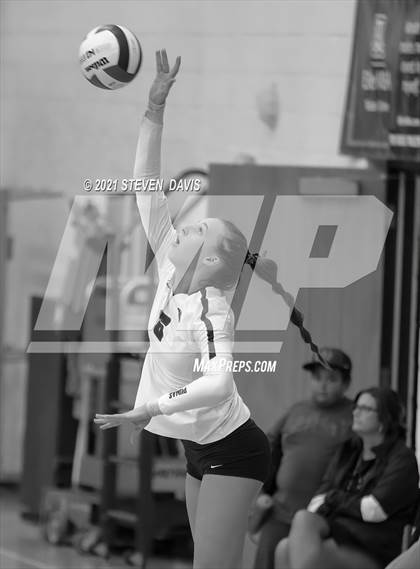 Thumbnail 2 in Perry vs Queen Creek (AIA 6A Round 1) photogallery.
