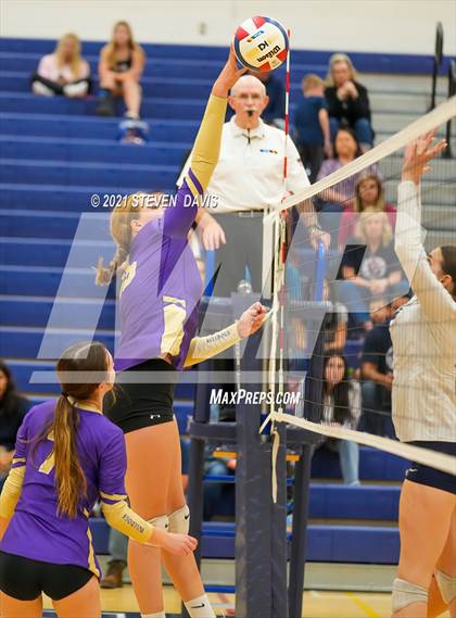 Thumbnail 1 in Perry vs Queen Creek (AIA 6A Round 1) photogallery.