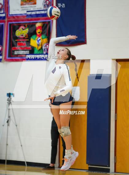 Thumbnail 3 in Perry vs Queen Creek (AIA 6A Round 1) photogallery.