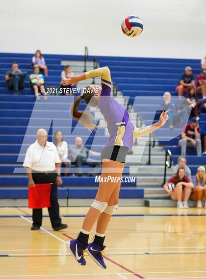 Thumbnail 2 in Perry vs Queen Creek (AIA 6A Round 1) photogallery.