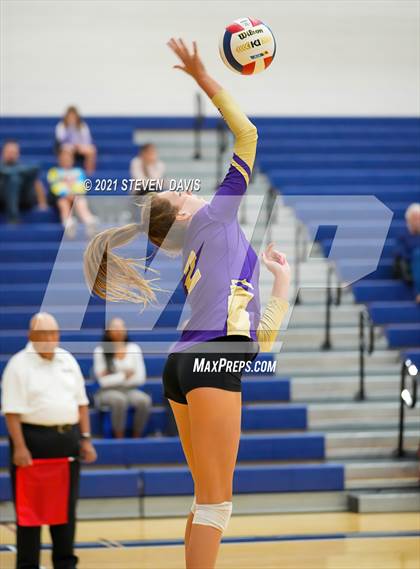 Thumbnail 1 in Perry vs Queen Creek (AIA 6A Round 1) photogallery.