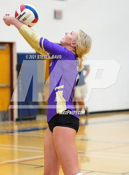 Thumbnail 2 in Perry vs Queen Creek (AIA 6A Round 1) photogallery.