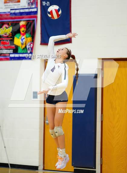 Thumbnail 1 in Perry vs Queen Creek (AIA 6A Round 1) photogallery.