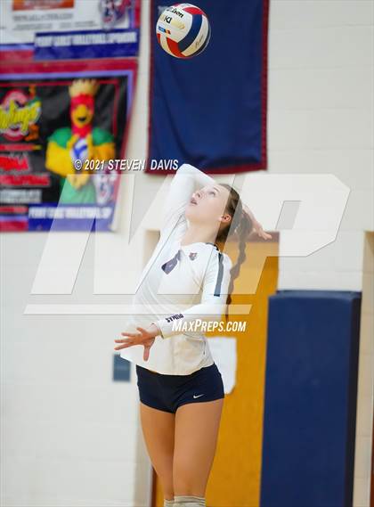 Thumbnail 3 in Perry vs Queen Creek (AIA 6A Round 1) photogallery.