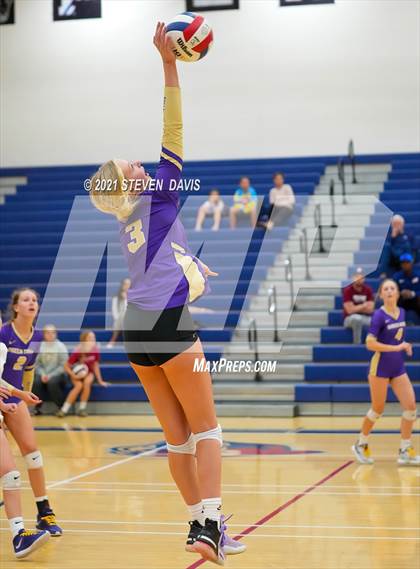 Thumbnail 2 in Perry vs Queen Creek (AIA 6A Round 1) photogallery.