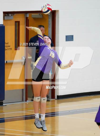 Thumbnail 2 in Perry vs Queen Creek (AIA 6A Round 1) photogallery.