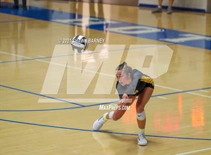 Thumbnail 1 in Lafayette Central Catholic vs. Kouts (IHSAA 1A Semifinal Playoff) photogallery.