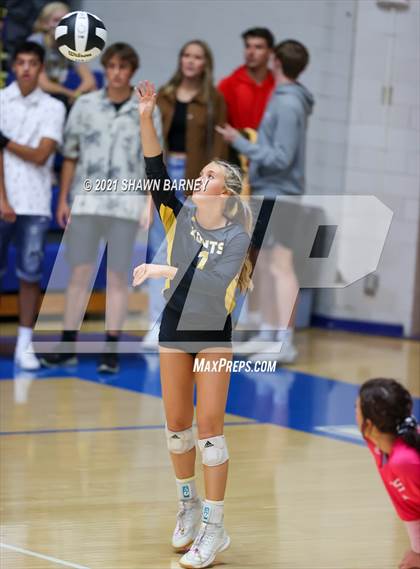 Thumbnail 3 in Lafayette Central Catholic vs. Kouts (IHSAA 1A Semifinal Playoff) photogallery.
