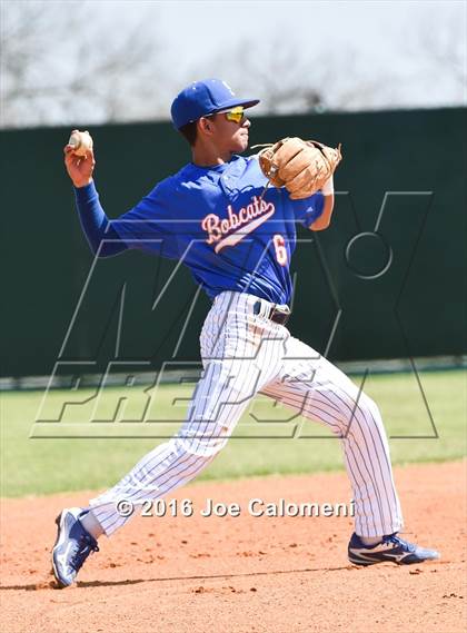 Thumbnail 3 in Lee [Robert E.] vs South San Antonio (NEISD Tournament) photogallery.