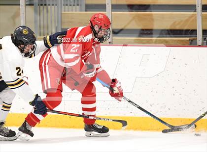Thumbnail 2 in St. Paul's vs. Trinity-Pawling (Avon Christmas Classic 7th Place) photogallery.