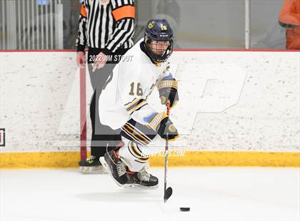 Thumbnail 3 in St. Paul's vs. Trinity-Pawling (Avon Christmas Classic 7th Place) photogallery.