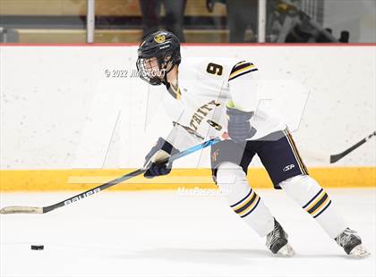 Thumbnail 2 in St. Paul's vs. Trinity-Pawling (Avon Christmas Classic 7th Place) photogallery.