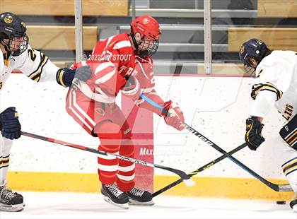 Thumbnail 3 in St. Paul's vs. Trinity-Pawling (Avon Christmas Classic 7th Place) photogallery.