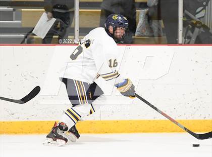 Thumbnail 2 in St. Paul's vs. Trinity-Pawling (Avon Christmas Classic 7th Place) photogallery.