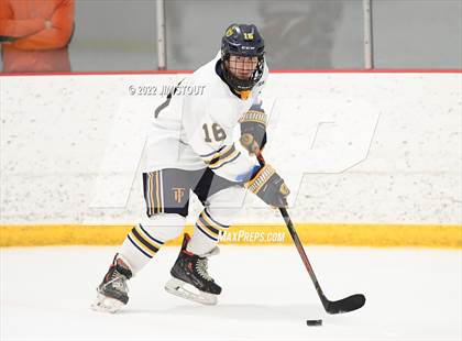 Thumbnail 1 in St. Paul's vs. Trinity-Pawling (Avon Christmas Classic 7th Place) photogallery.