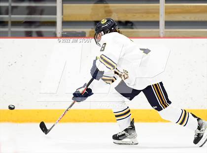 Thumbnail 2 in St. Paul's vs. Trinity-Pawling (Avon Christmas Classic 7th Place) photogallery.