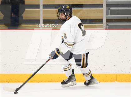 Thumbnail 2 in St. Paul's vs. Trinity-Pawling (Avon Christmas Classic 7th Place) photogallery.