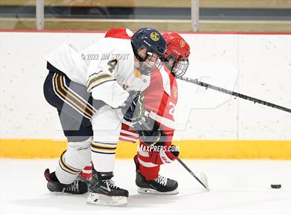 Thumbnail 3 in St. Paul's vs. Trinity-Pawling (Avon Christmas Classic 7th Place) photogallery.