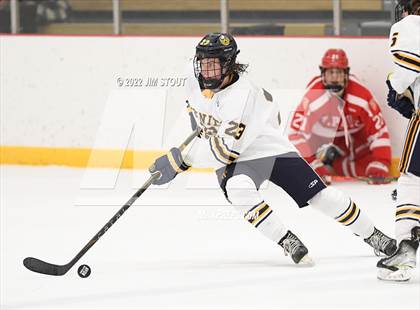 Thumbnail 1 in St. Paul's vs. Trinity-Pawling (Avon Christmas Classic 7th Place) photogallery.