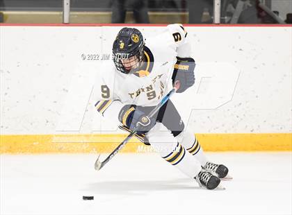 Thumbnail 2 in St. Paul's vs. Trinity-Pawling (Avon Christmas Classic 7th Place) photogallery.