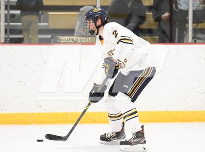 Thumbnail 3 in St. Paul's vs. Trinity-Pawling (Avon Christmas Classic 7th Place) photogallery.