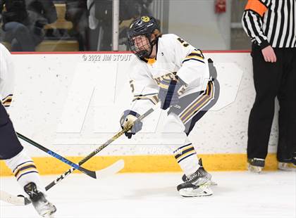 Thumbnail 2 in St. Paul's vs. Trinity-Pawling (Avon Christmas Classic 7th Place) photogallery.