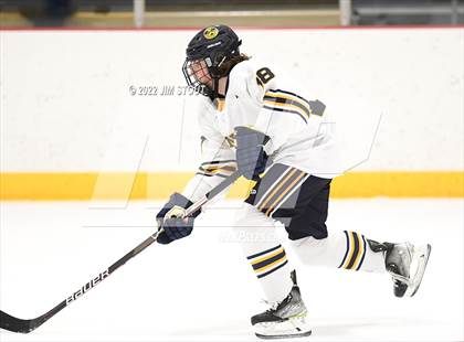 Thumbnail 1 in St. Paul's vs. Trinity-Pawling (Avon Christmas Classic 7th Place) photogallery.