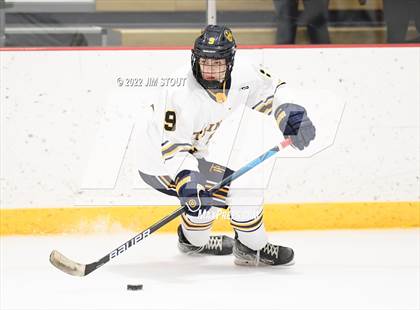 Thumbnail 3 in St. Paul's vs. Trinity-Pawling (Avon Christmas Classic 7th Place) photogallery.