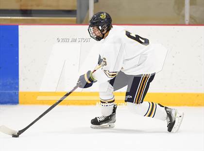 Thumbnail 2 in St. Paul's vs. Trinity-Pawling (Avon Christmas Classic 7th Place) photogallery.