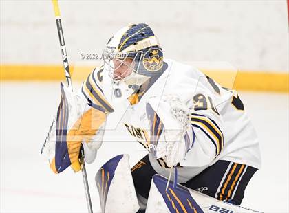 Thumbnail 1 in St. Paul's vs. Trinity-Pawling (Avon Christmas Classic 7th Place) photogallery.