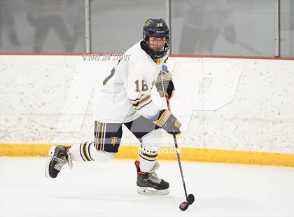 Thumbnail 2 in St. Paul's vs. Trinity-Pawling (Avon Christmas Classic 7th Place) photogallery.