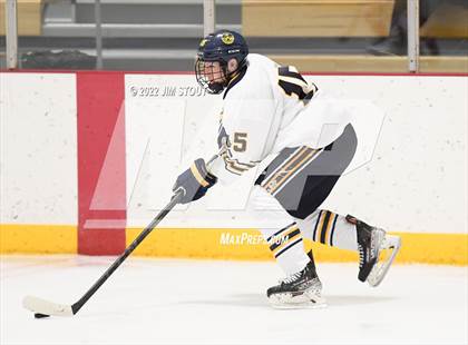 Thumbnail 1 in St. Paul's vs. Trinity-Pawling (Avon Christmas Classic 7th Place) photogallery.