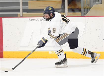 Thumbnail 3 in St. Paul's vs. Trinity-Pawling (Avon Christmas Classic 7th Place) photogallery.