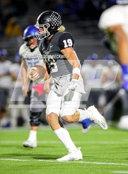 Thumbnail 3 in Wolfe City @ Lindsay (UIL 2A D1 Bi-District) photogallery.