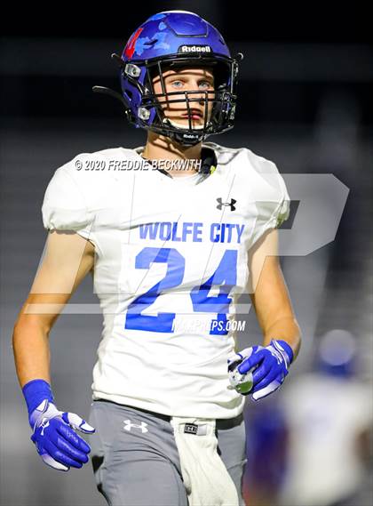 Thumbnail 1 in Wolfe City @ Lindsay (UIL 2A D1 Bi-District) photogallery.