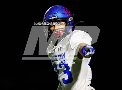 Thumbnail 3 in Wolfe City @ Lindsay (UIL 2A D1 Bi-District) photogallery.