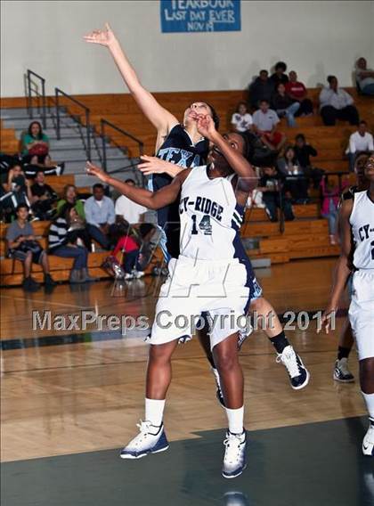 Thumbnail 3 in Sam Rayburn vs. Cy-Ridge (McDonald's Texas Invitational) photogallery.