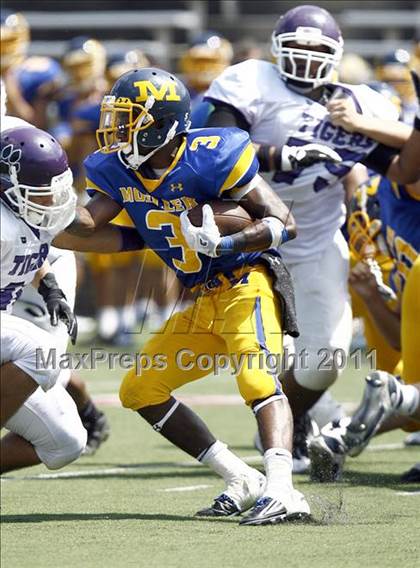 Thumbnail 2 in Pickerington Central vs. Archbishop Moeller (Skyline Chili Crosstown Showdown) photogallery.