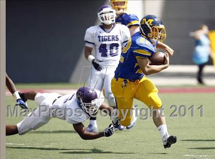 Thumbnail 2 in Pickerington Central vs. Archbishop Moeller (Skyline Chili Crosstown Showdown) photogallery.