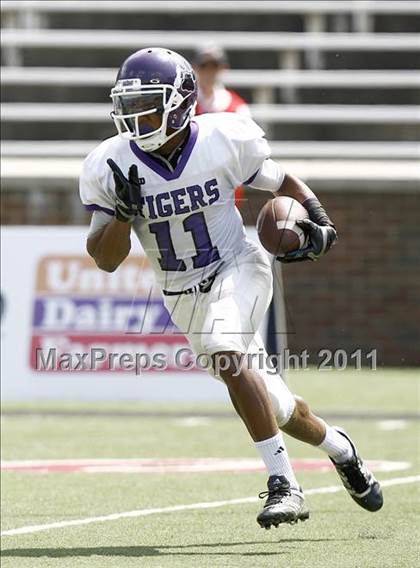 Thumbnail 3 in Pickerington Central vs. Archbishop Moeller (Skyline Chili Crosstown Showdown) photogallery.
