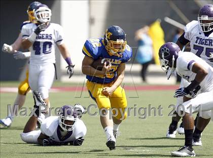 Thumbnail 1 in Pickerington Central vs. Archbishop Moeller (Skyline Chili Crosstown Showdown) photogallery.