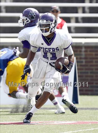 Thumbnail 1 in Pickerington Central vs. Archbishop Moeller (Skyline Chili Crosstown Showdown) photogallery.