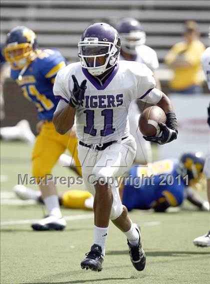 Thumbnail 2 in Pickerington Central vs. Archbishop Moeller (Skyline Chili Crosstown Showdown) photogallery.